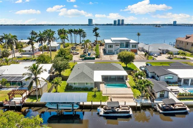 124 E NORTH SHORE AVENUE, North Fort Myers, FL 33917