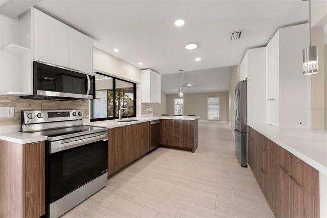124 E NORTH SHORE AVENUE, North Fort Myers, FL 33917