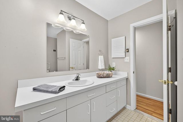 8423 LOCK LN, Warrenton, VA 20186