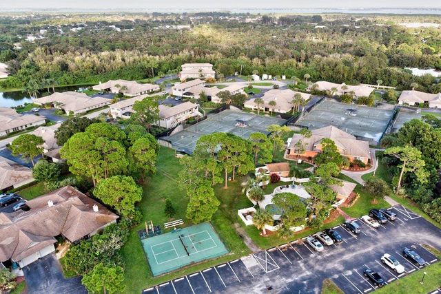 725 Timber Ridge Trail SW Unit B, Vero Beach, FL 32962
