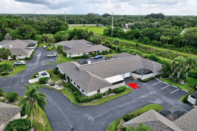 725 Timber Ridge Trail SW Unit B, Vero Beach, FL 32962