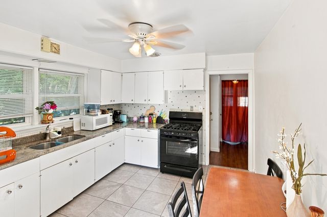 3858 N Sawyer Avenue, Chicago, IL 60618