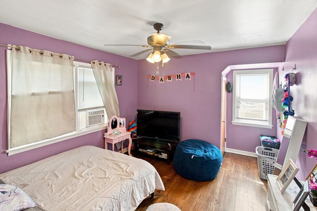 3858 N Sawyer Avenue, Chicago, IL 60618