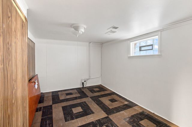 3858 N Sawyer Avenue, Chicago, IL 60618