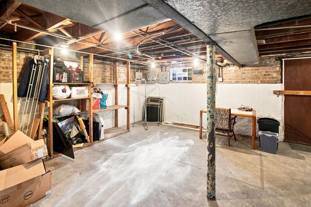 3858 N Sawyer Avenue, Chicago, IL 60618