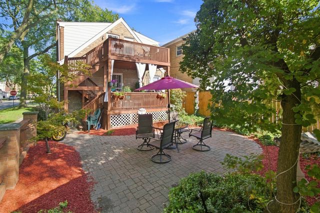 3858 N Sawyer Avenue, Chicago, IL 60618