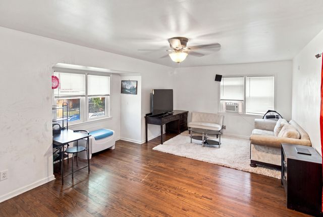3858 N Sawyer Avenue, Chicago, IL 60618