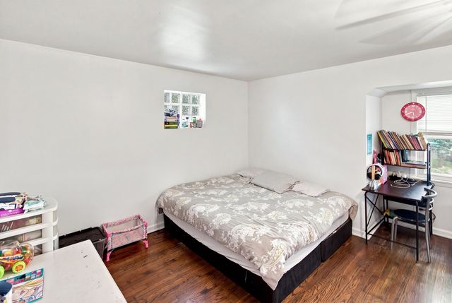3858 N Sawyer Avenue, Chicago, IL 60618