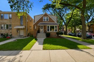 3858 N Sawyer Avenue, Chicago, IL 60618
