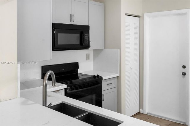 681 Thornridge Avenue, Davie, FL 33325