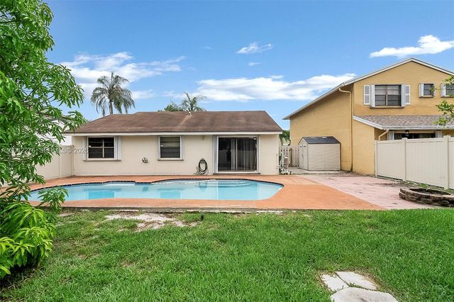 681 Thornridge Avenue, Davie, FL 33325