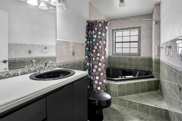 681 Thornridge Avenue, Davie, FL 33325