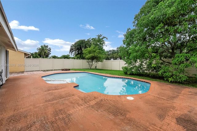 681 Thornridge Avenue, Davie, FL 33325