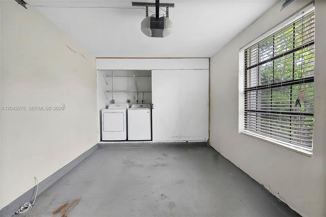 681 Thornridge Avenue, Davie, FL 33325