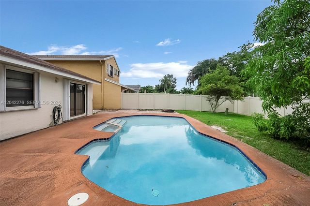 681 Thornridge Avenue, Davie, FL 33325