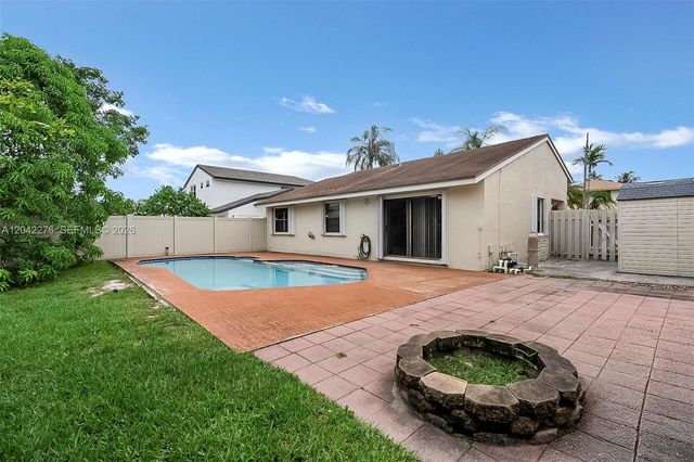 681 Thornridge Avenue, Davie, FL 33325