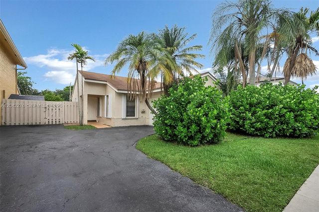 681 Thornridge Avenue, Davie, FL 33325