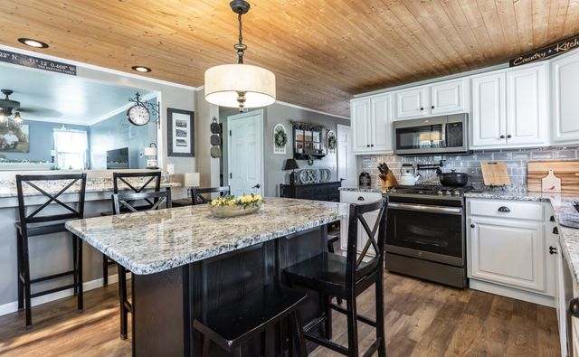 71 Sycamore St, Swansea, MA 02777