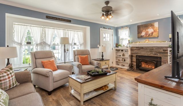 71 Sycamore St, Swansea, MA 02777