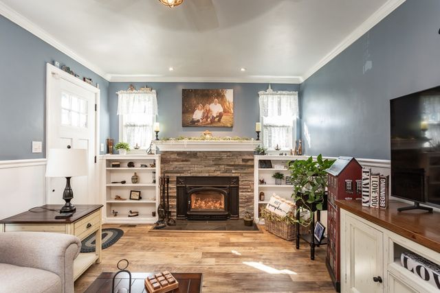 71 Sycamore St, Swansea, MA 02777