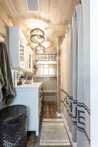 71 Sycamore St, Swansea, MA 02777