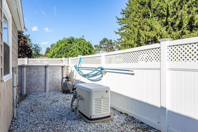 71 Sycamore St, Swansea, MA 02777