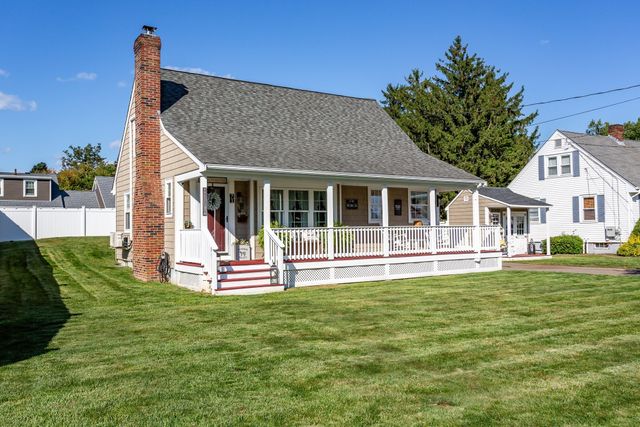 71 Sycamore St, Swansea, MA 02777