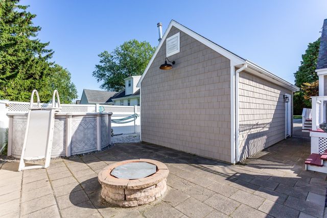 71 Sycamore St, Swansea, MA 02777