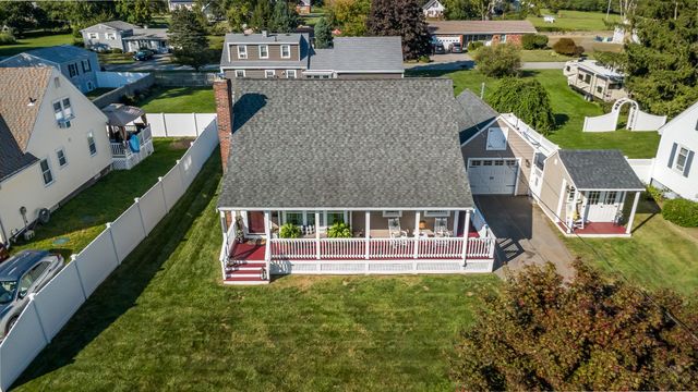 71 Sycamore St, Swansea, MA 02777