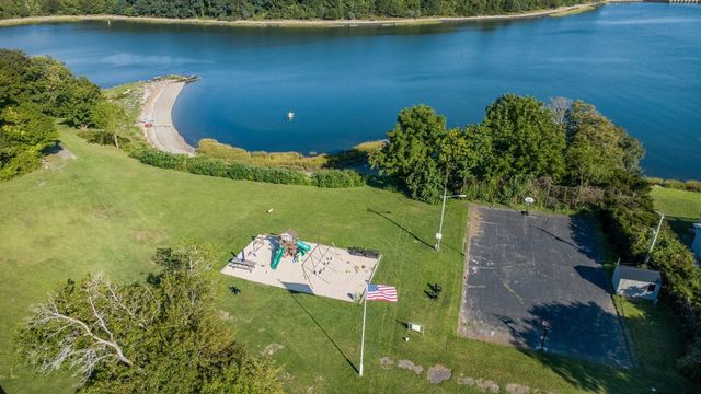 71 Sycamore St, Swansea, MA 02777