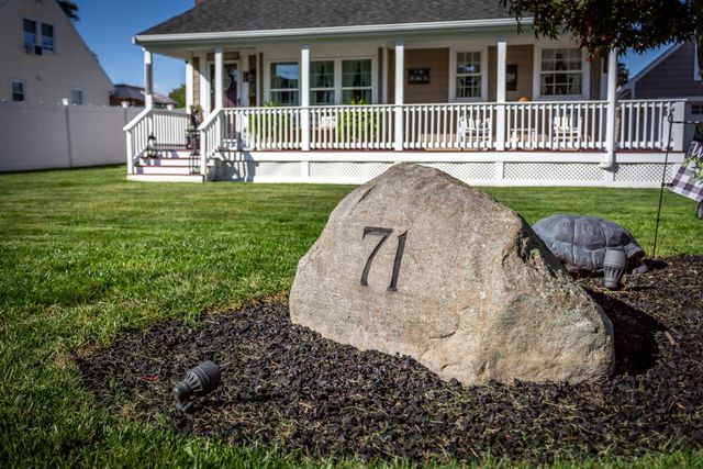 71 Sycamore St, Swansea, MA 02777