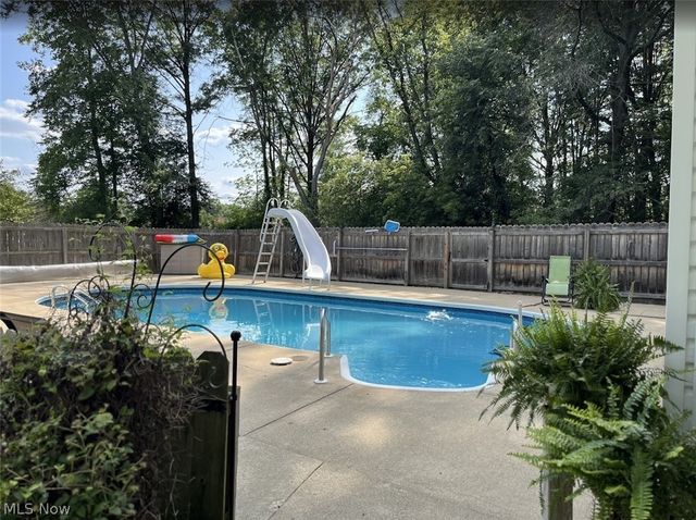 175 Henn Hyde Road NE, Howland, OH 44484