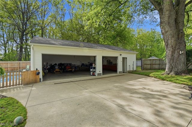 175 Henn Hyde Road NE, Howland, OH 44484