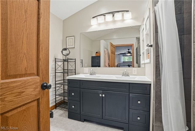 175 Henn Hyde Road NE, Howland, OH 44484