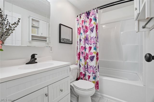 175 Henn Hyde Road NE, Howland, OH 44484