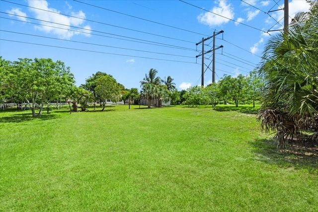 7371 SW 1st Street, Margate, FL 33068
