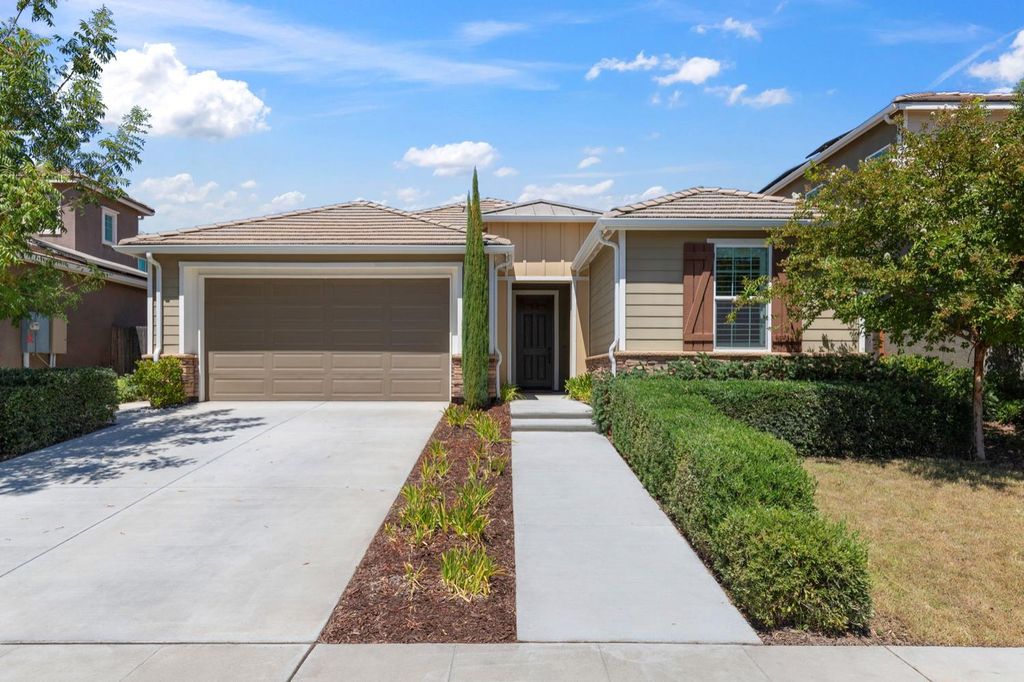 457 Wishon Way W, Madera, CA 93636