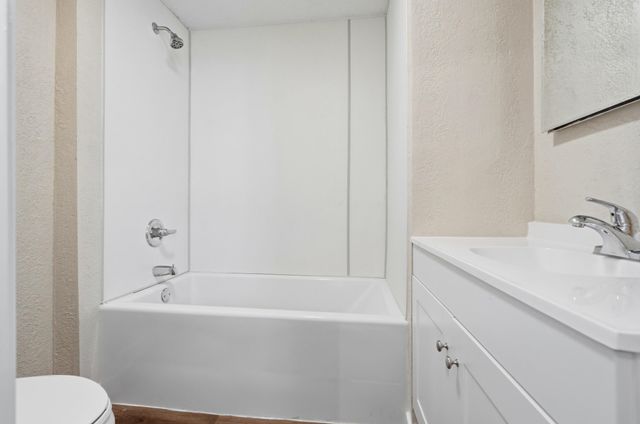 1525 E Cairo Street, Springfield, MO 65802