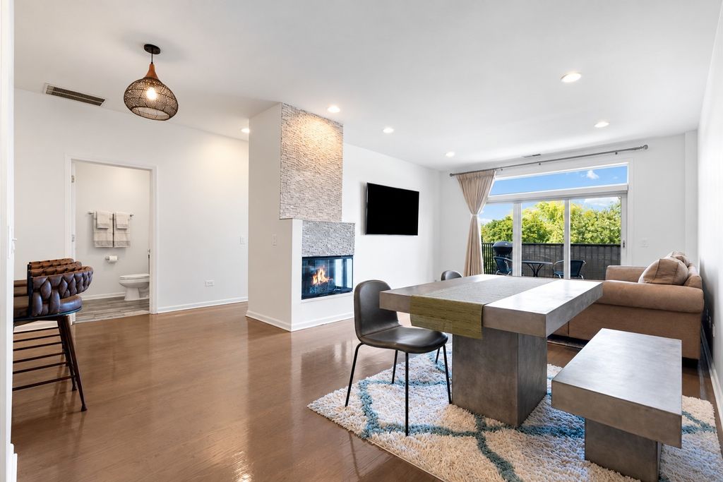 2040 W Belmont Avenue 405, Chicago, IL 60618 — photo 2