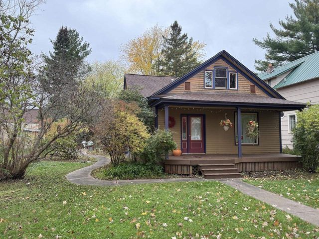 619 10th Ave W, Ashland, WI 54806