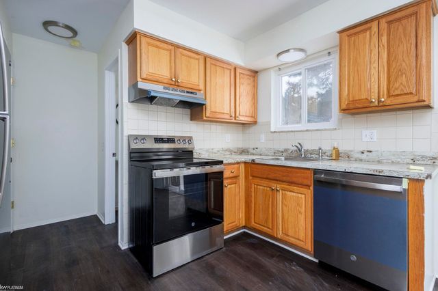 16861 E 12 Mile Rd Road, Roseville, MI 48066