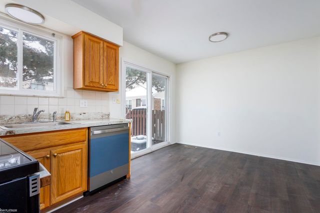 16861 E 12 Mile Rd Road, Roseville, MI 48066