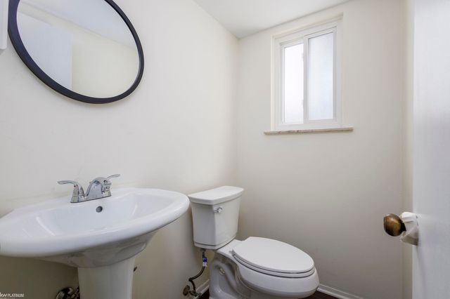 16861 E 12 Mile Rd Road, Roseville, MI 48066