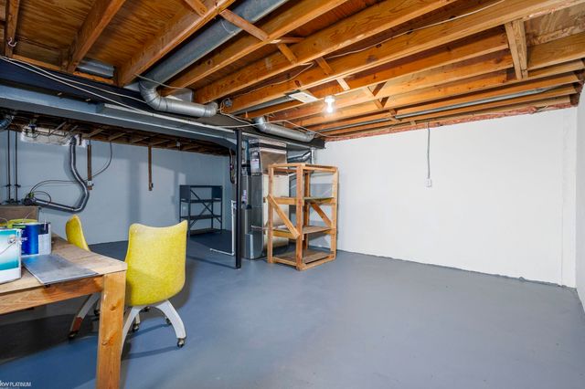 16861 E 12 Mile Rd Road, Roseville, MI 48066