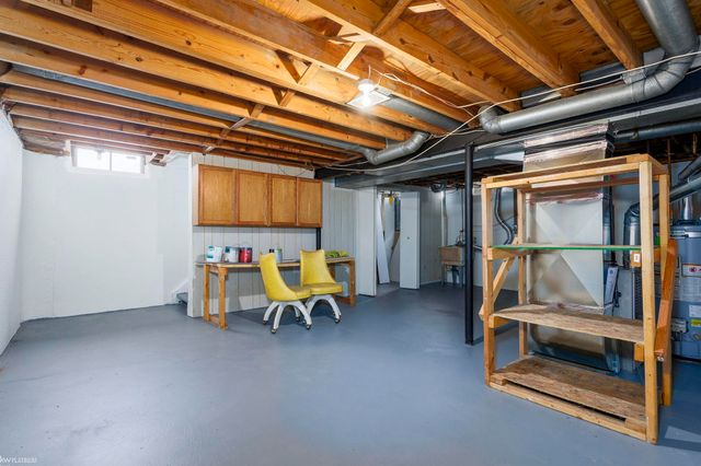 16861 E 12 Mile Rd Road, Roseville, MI 48066