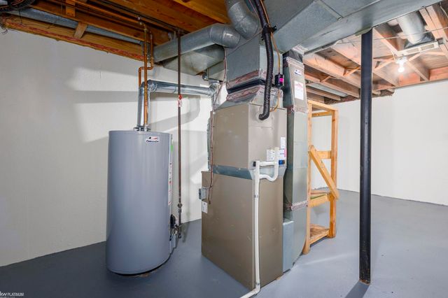 16861 E 12 Mile Rd Road, Roseville, MI 48066