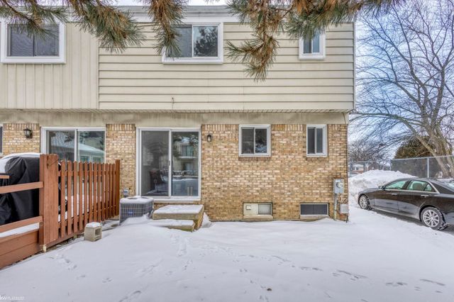 16861 E 12 Mile Rd Road, Roseville, MI 48066