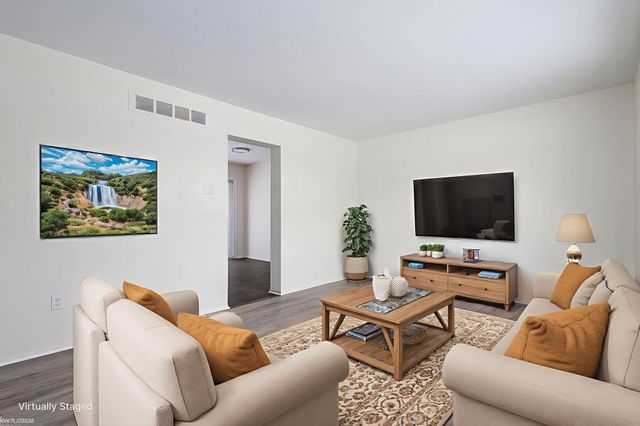 16861 E 12 Mile Rd Road, Roseville, MI 48066