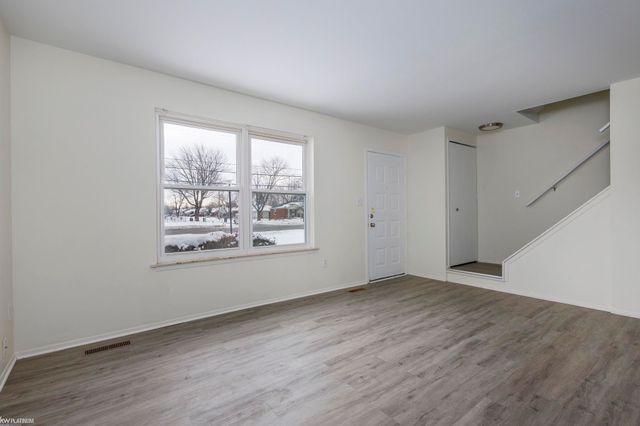 16861 E 12 Mile Rd Road, Roseville, MI 48066