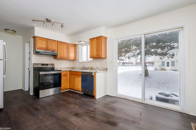 16861 E 12 Mile Rd Road, Roseville, MI 48066